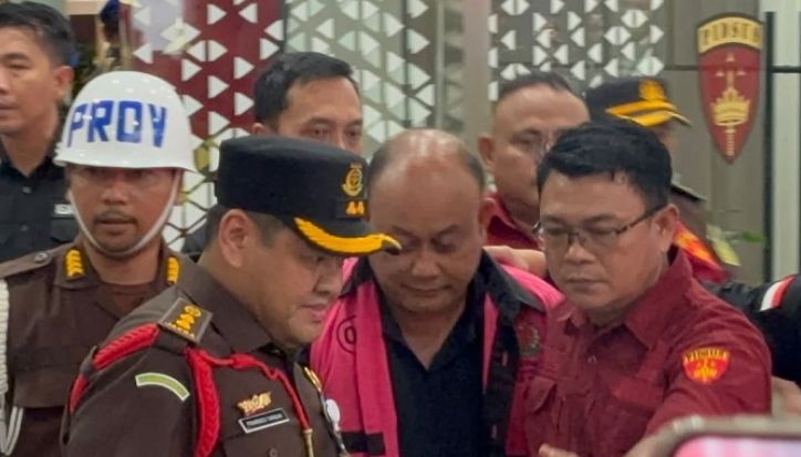Dadan dan Dua Eks Wakil Kepala BGN Pakai Rompi Tahanan Kejagung