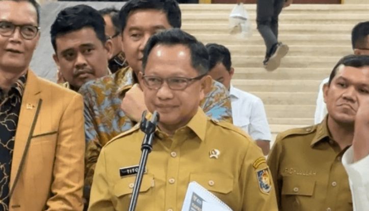 Tito Karnavian Larang Kepala Daerah Rekrut Honorer Baru