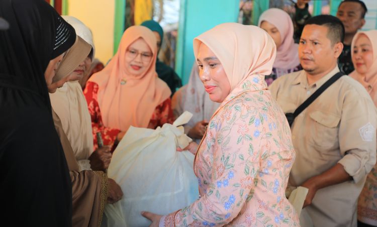 DWP Aceh Salurkan Bantuan bagi 60 Lansia Korban Kebakaran di Lhokseumawe