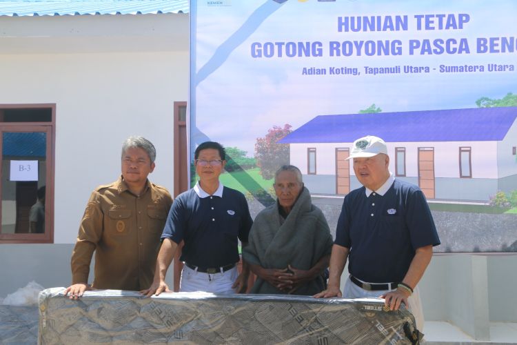 70 Kepala Keluarga Terima Kunci Hunian Tetap di Dolok Nauli Taput