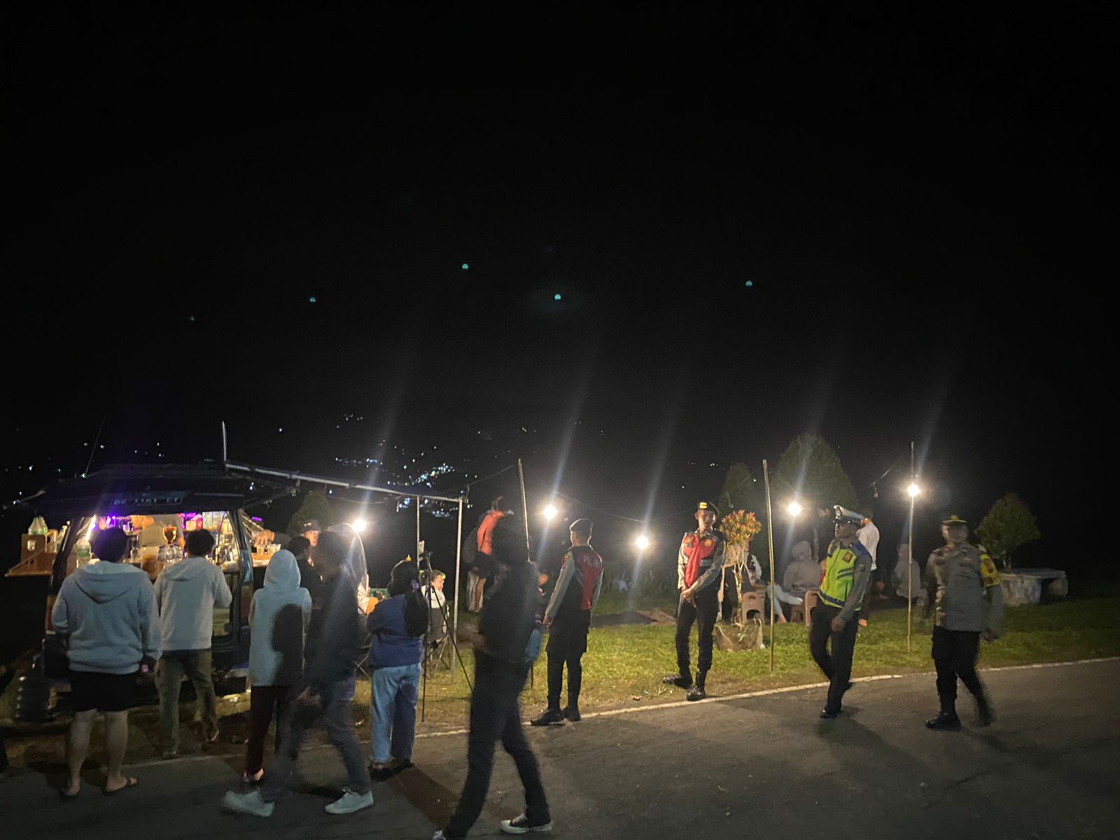 Patroli Malam Akhir Pekan, Polisi Sisir Titik Keramaian di Salak