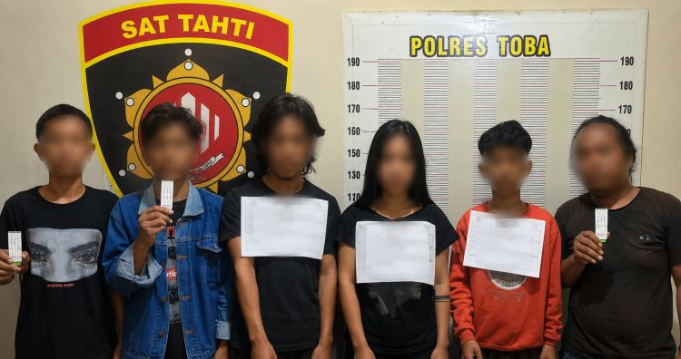 Warung Tuak di Balige Digerebek, Polisi Sita Ratusan Gram Ganja dan 6 Orang Diamankan