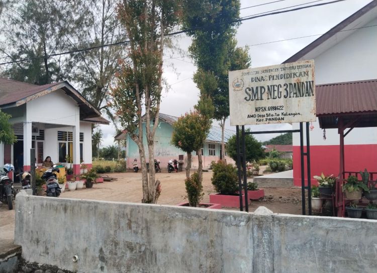 Guru PPPK SMPN 3 Pandan Tapteng Diduga Jalin Hubungan dengan Mantan Siswa